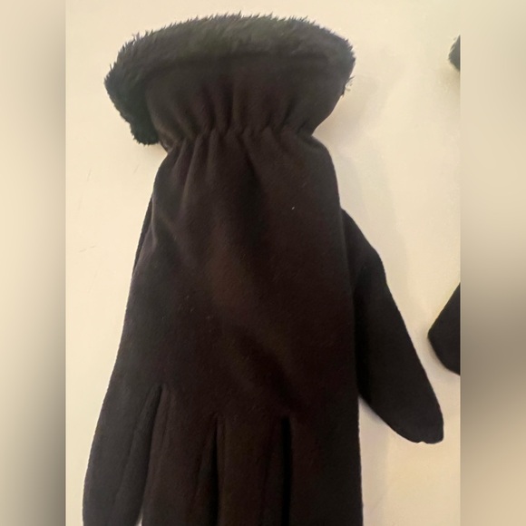 ISOTONER WOMEN’S STRETCH FLEECE GLOVES W/MICROLUXE LINING  SIZE SMALL. BLACK - Picture 11 of 11